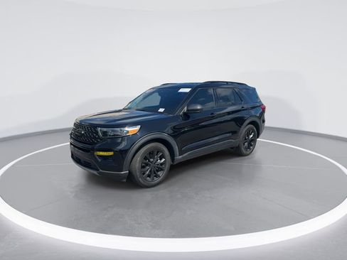 Certified 2023 Ford Explorer XLT w/ Equipment Group 202A RWD image 3