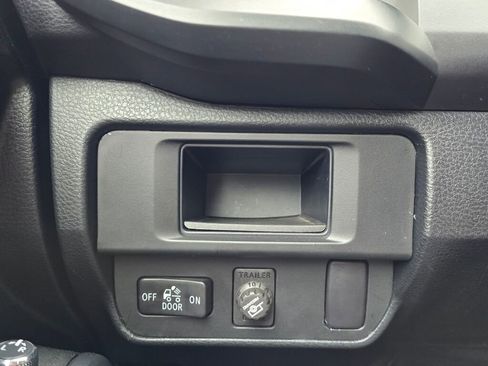 Used 2017 Toyota Tacoma SR w/ Tow Package image 34