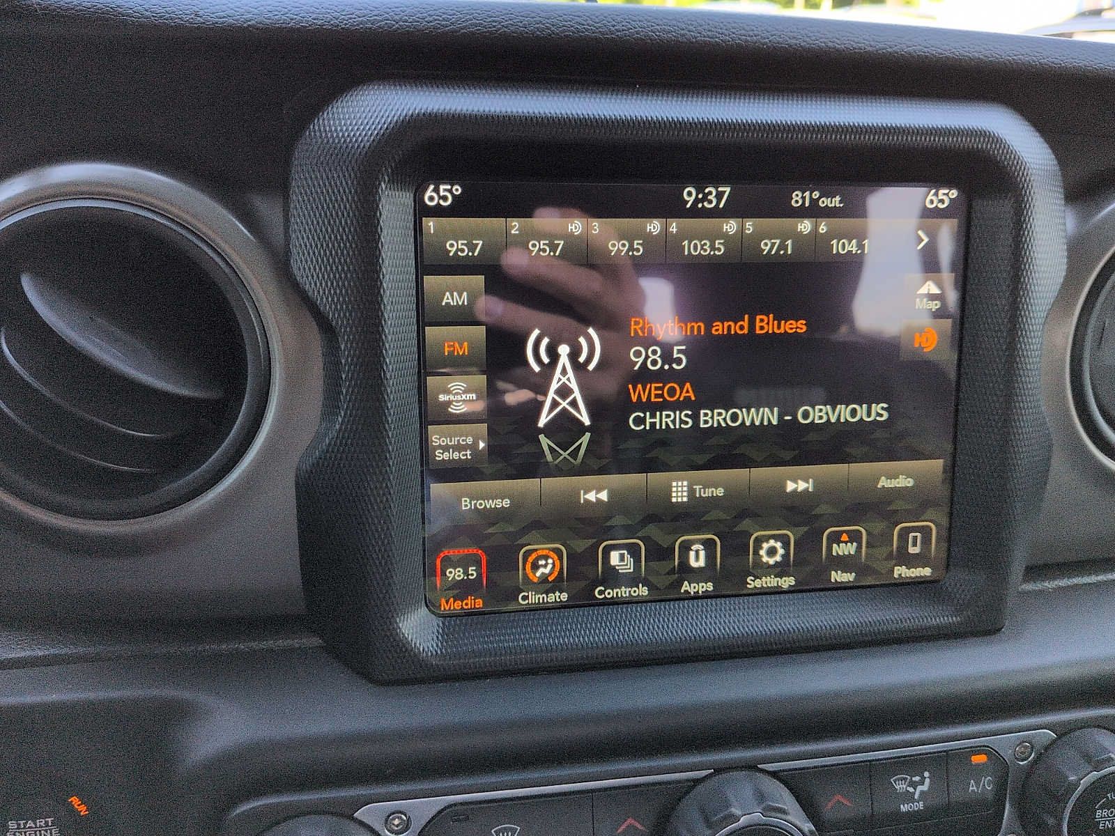 Used 2021 Jeep Gladiator Sport AWD/4WD image 19
