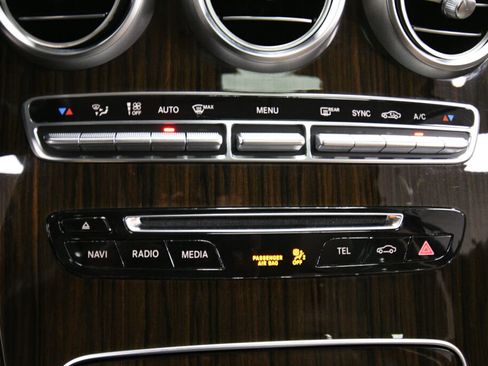 Used 2018 Mercedes-Benz GLC 300 4MATIC image 15