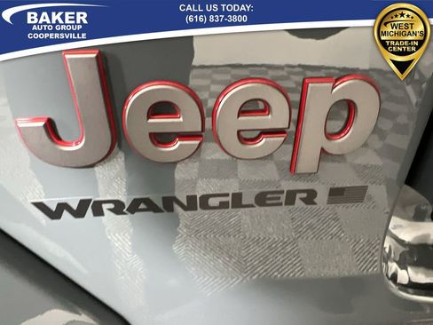 Used 2025 Jeep Wrangler Unlimited Rubicon image 32