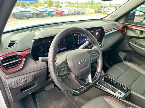 Used 2024 Chevrolet TrailBlazer RS w/ Convenience Package FWD image 10