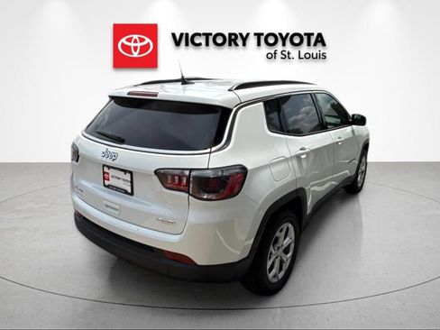 Used 2024 Jeep Compass Latitude AWD/4WD image 3