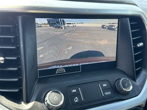 Used 2022 GMC Acadia SLE image 6
