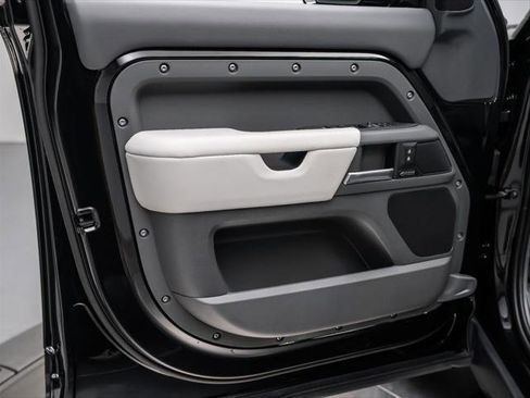 New 2025 Land Rover Defender 110 X-Dynamic SE AWD/4WD image 29