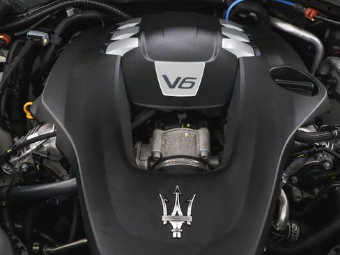 Used 2023 Maserati Levante GT image 46