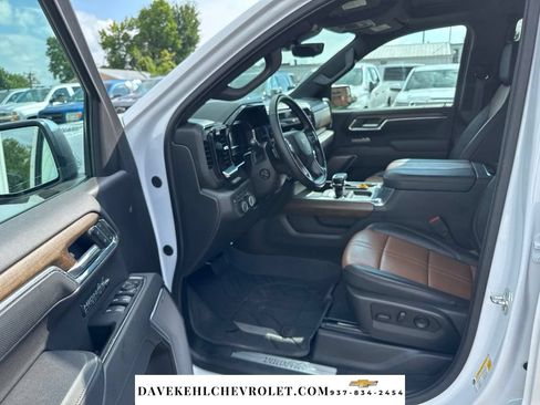 Used 2025 Chevrolet Silverado 1500 High Country w/ High Country Premium Package AWD/4WD image 18