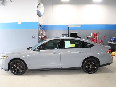 Used 2025 Honda Accord SE image 9