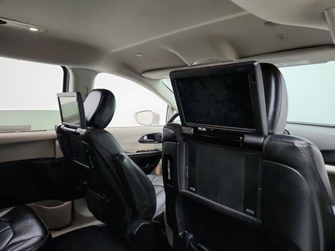 Used 2020 Chrysler Pacifica Touring-L Plus FWD image 27