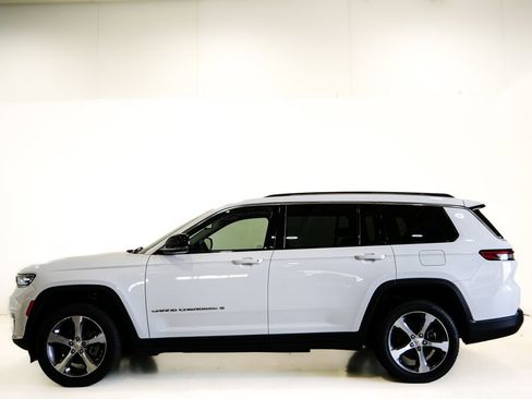 Used 2023 Jeep Grand Cherokee L Limited w/ Trailer Tow Group (B) AWD/4WD image 6