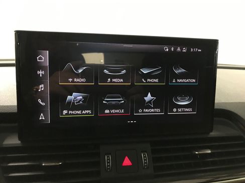 Used 2023 Audi Q5 e Premium Plus w/ Premium Plus Package AWD/4WD image 25
