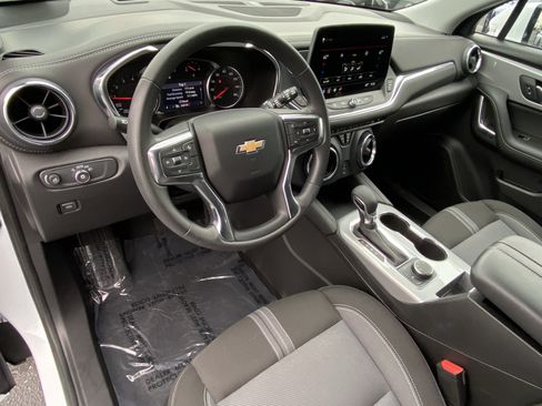 Used 2025 Chevrolet Blazer LT AWD/4WD image 17