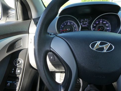 Used 2015 Hyundai Elantra SE image 14
