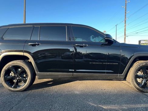 Used 2023 Jeep Grand Cherokee L Laredo image 9