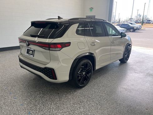 New 2026 Volkswagen Tiguan SE R-Line FWD image 5