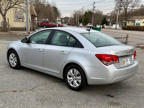 Used 2013 Chevrolet Cruze LS FWD image 2