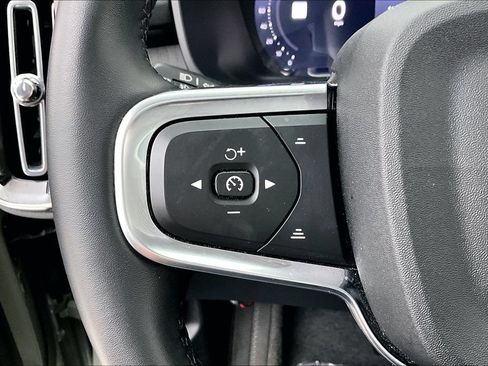 Certified 2025 Volvo XC40 B5 Plus AWD/4WD image 26