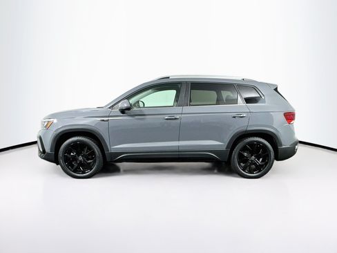 Used 2023 Volkswagen Taos SE w/ Black Wheel Package AWD/4WD image 4