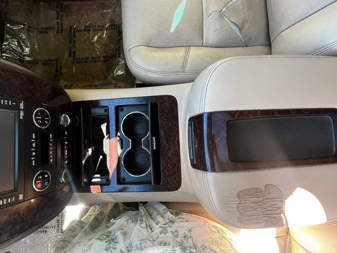 Used 2012 GMC Yukon XL Denali AWD/4WD image 17