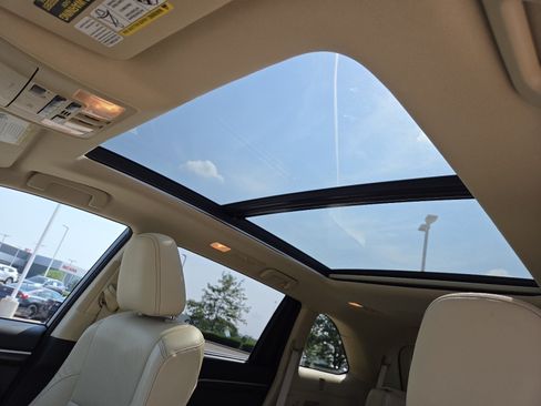 Used 2015 Toyota Highlander Limited Platinum AWD/4WD image 3