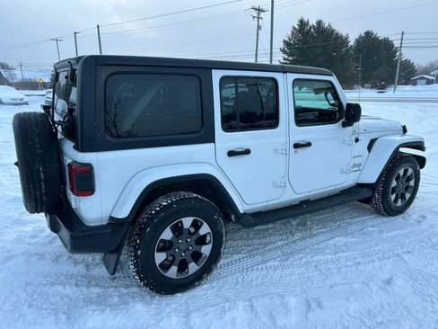 Used 2018 Jeep Wrangler Unlimited Sahara image 4