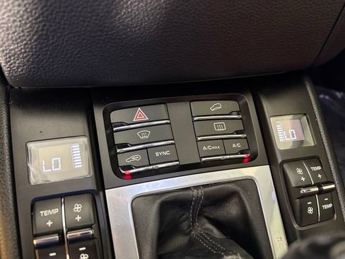 Used 2018 Porsche Macan AWD/4WD image 32
