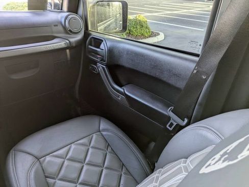 Used 2018 Jeep Wrangler Unlimited Sport S AWD/4WD image 16
