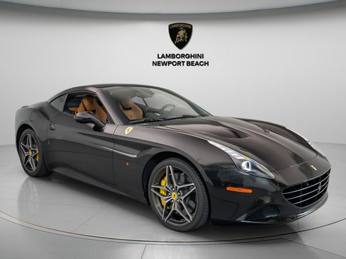 Used 2015 Ferrari California T RWD image 1