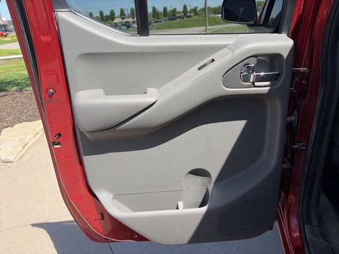 Used 2016 Nissan Frontier SV w/ SV Value Truck Package AWD/4WD image 35