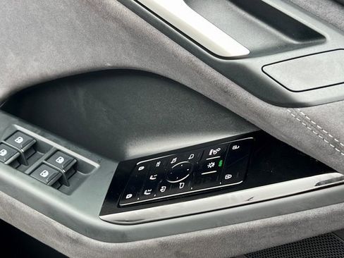 Certified 2025 Audi SQ6 e-tron Prestige w/ Black Optic Package image 37