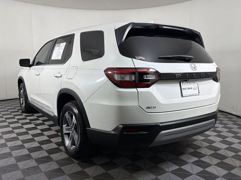 Used 2025 Honda Pilot EX-L image 4