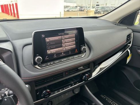 New 2026 Nissan Rogue SV AWD/4WD image 8
