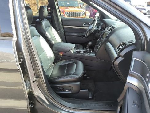 Used 2018 Ford Explorer XLT w/ Equipment Group 202A image 18