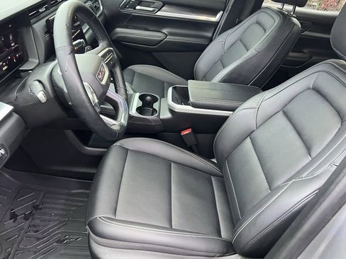 Used 2025 GMC Terrain Elevation w/ Elevation Premium Package image 12