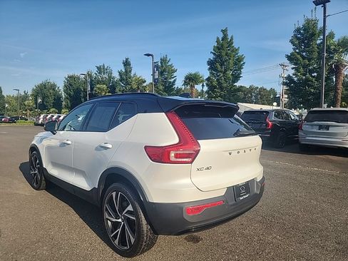 Used 2022 Volvo XC40 T5 R-Design w/ Advanced Package AWD/4WD image 3