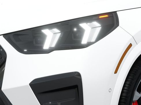 New 2026 BMW X2 xDrive28i AWD/4WD image 6