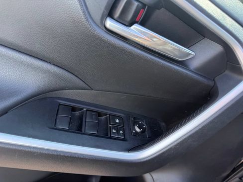 Used 2021 Toyota RAV4 XLE w/ Convenience Package FWD image 6