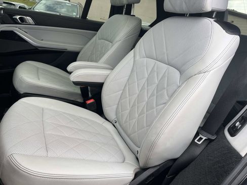Used 2023 BMW X7 xDrive40i w/ M Sport Package AWD/4WD image 21