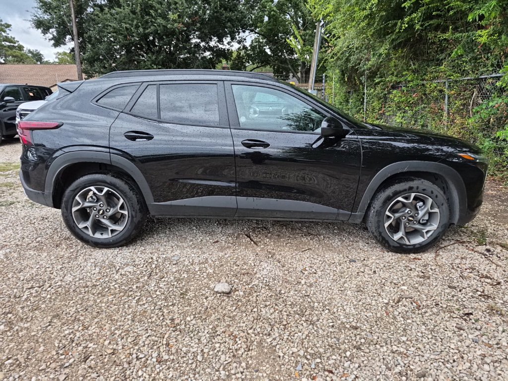 Used 2026 Chevrolet Trax LT FWD image 5