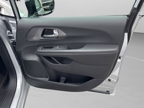 New 2026 Chrysler Pacifica Select image 36