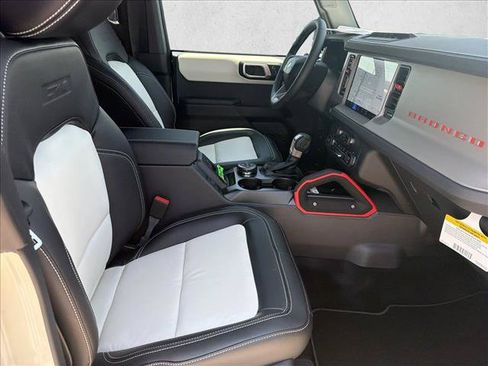 New 2026 Ford Bronco Outer Banks w/ Sasquatch Package AWD/4WD image 26