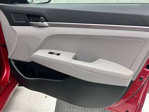 Used 2019 Hyundai Elantra SE FWD image 15