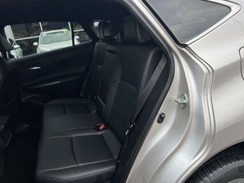 Used 2022 Toyota Venza XLE image 23