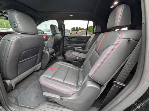 Used 2025 Chevrolet Traverse RS AWD/4WD image 19