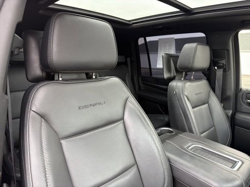 Used 2023 GMC Yukon XL Denali w/ Denali Reserve Package image 28