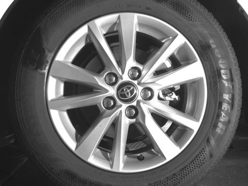 Used 2025 Toyota Camry LE image 14