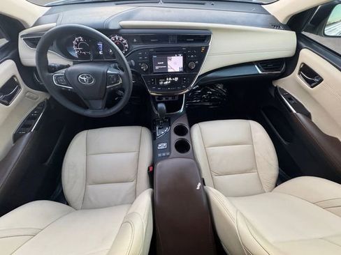 Used 2018 Toyota Avalon XLE Premium image 3
