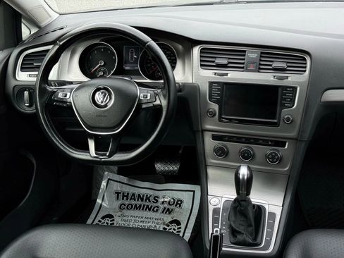 Used 2016 Volkswagen Golf Limited Edition image 31