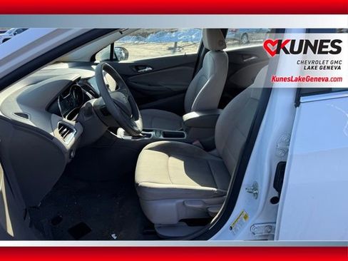 Used 2017 Chevrolet Cruze LT image 11
