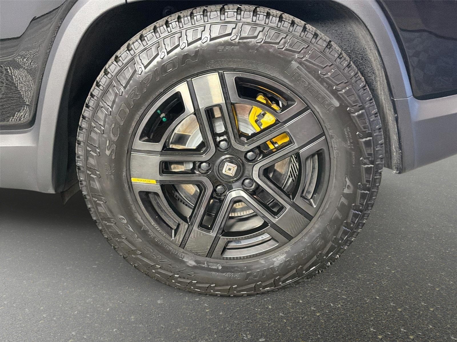 Used 2025 Rivian R1S Premium Dual AWD/4WD image 29